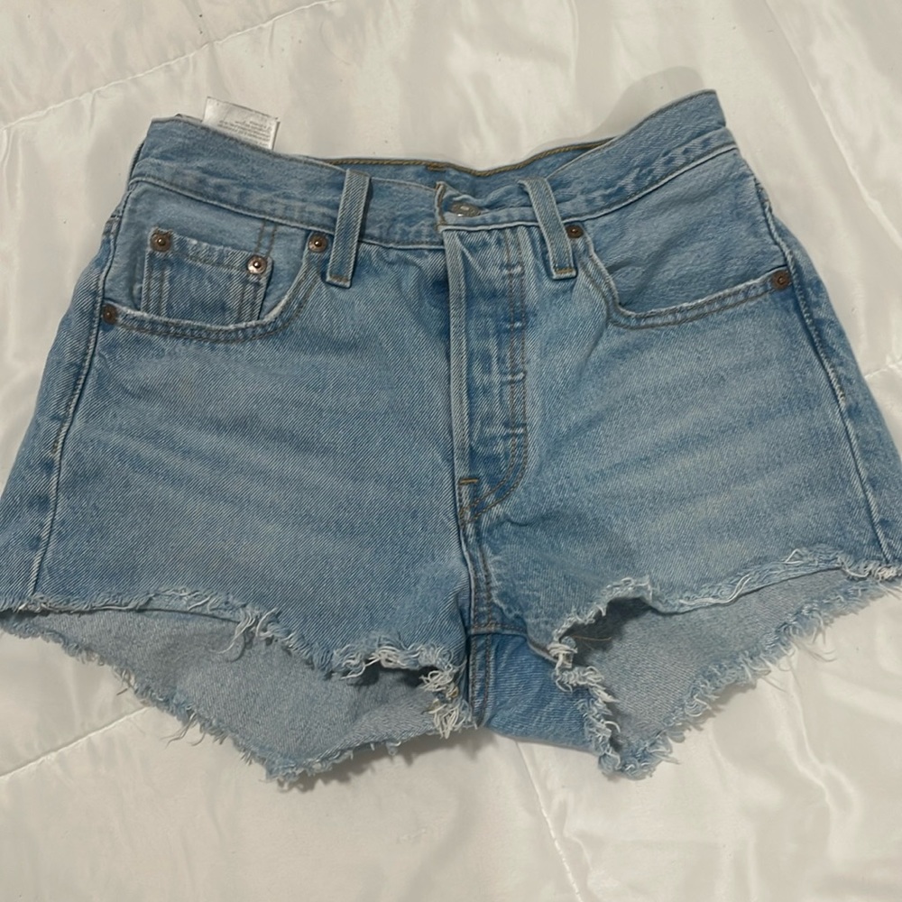 super cute levis shorts!